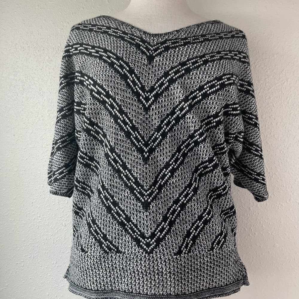 NWT Passport Women’s Sweater Size Medium